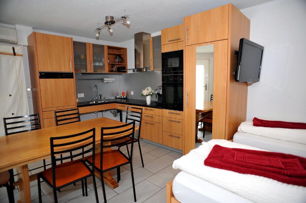 Niros Bed & Breakfast Birsfelden Room photo