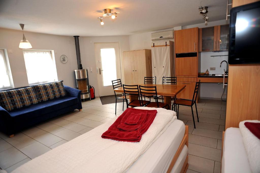 Niros Bed & Breakfast Birsfelden Room photo