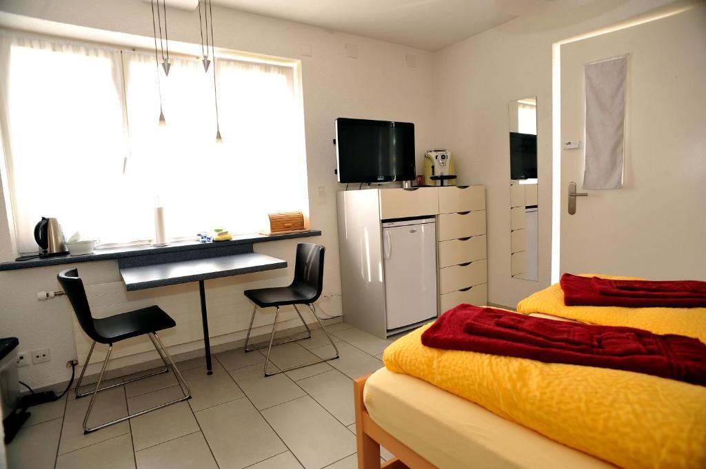Niros Bed & Breakfast Birsfelden Room photo