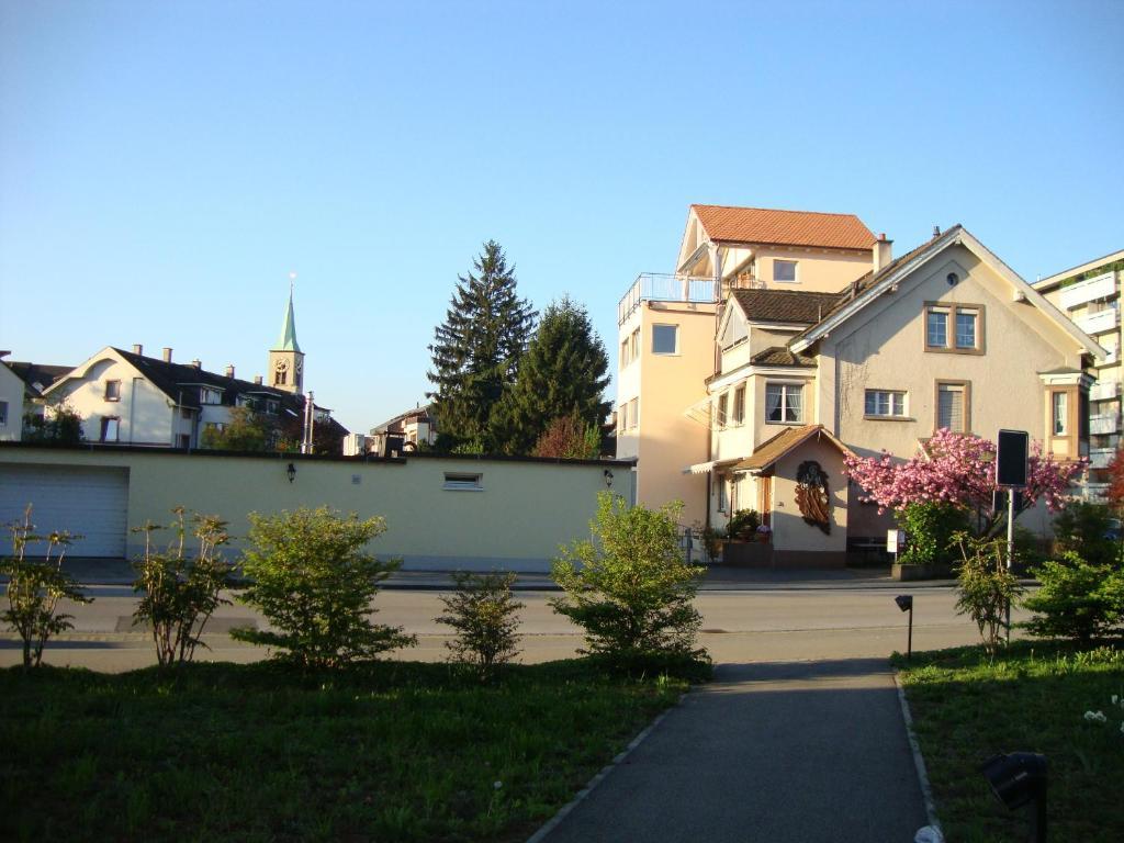 Niros Bed & Breakfast Birsfelden Exterior photo